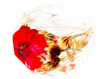 Prsten s červenou chrpou a bílo-žlutými lučními květy