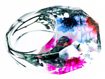 Prsten s mnohabarevnými lučními květy